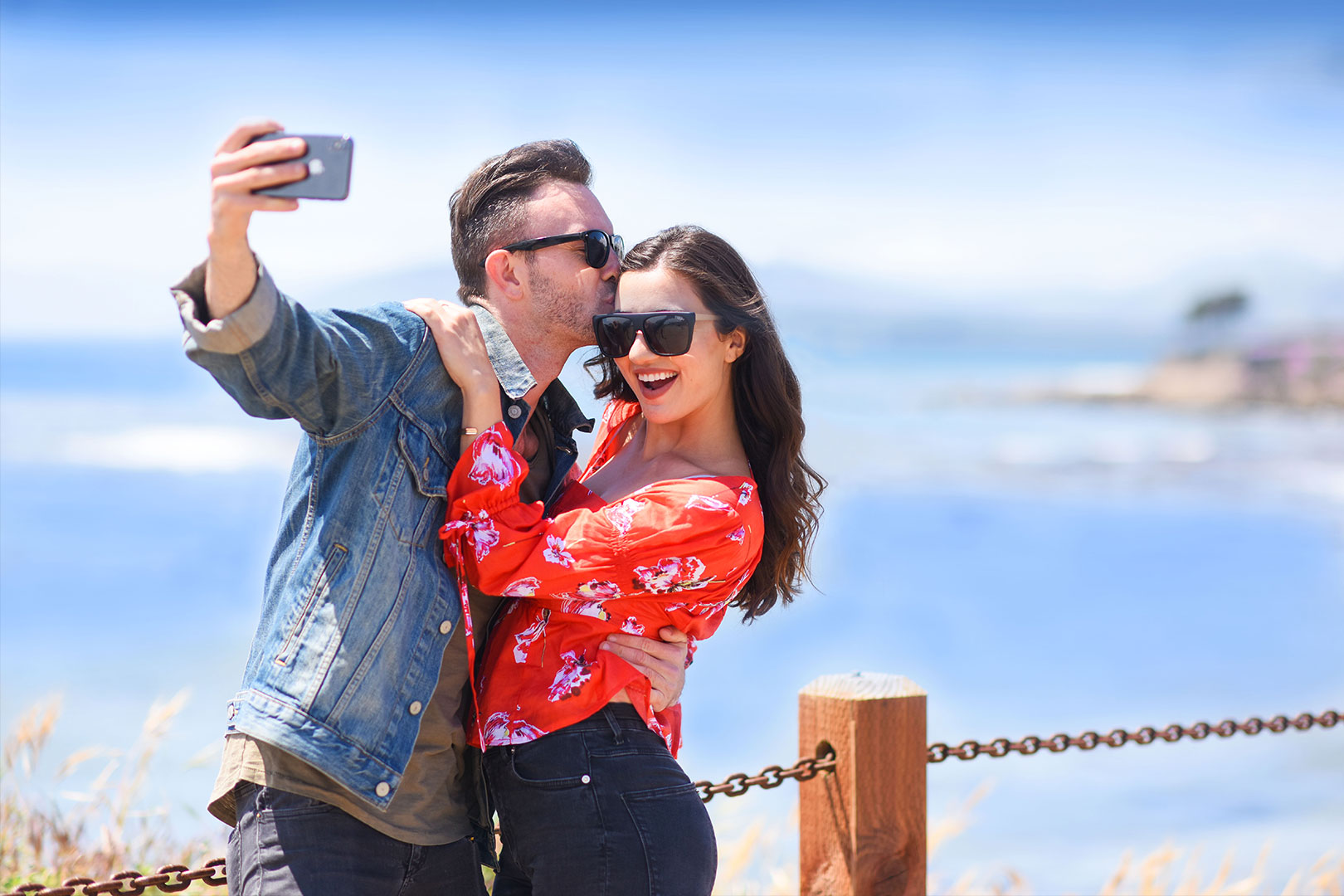 18206-tcr-young-couple-selfie-by-beach